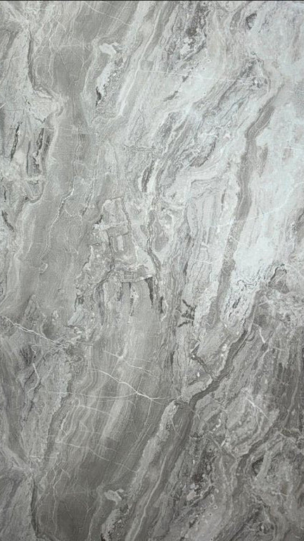 PVC nástenný panel Smoke Strata – sivý kamenný dekor s vrstveným mapovaním a jemnými bielymi linkami, lesklý, 280×122